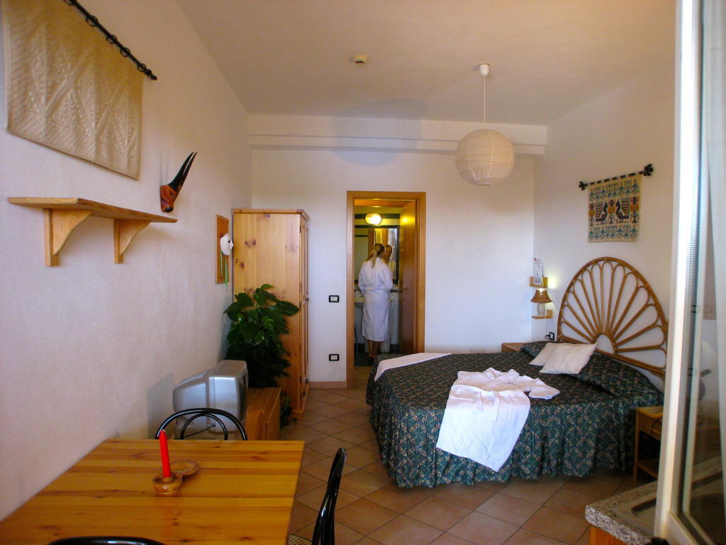 Domus De Janas Sul Mare Hotel Бари Сардо Екстериор снимка